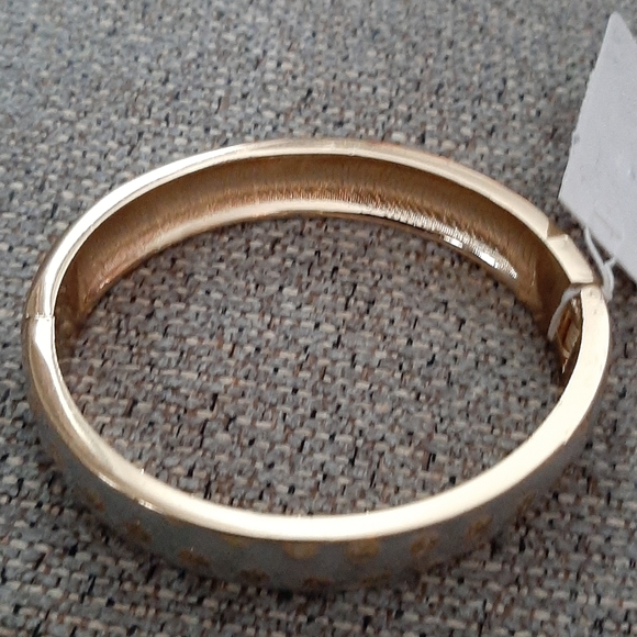 New Women's Grey & Gold Polka Dot Fashion Bracelet - Picture 11 of 12